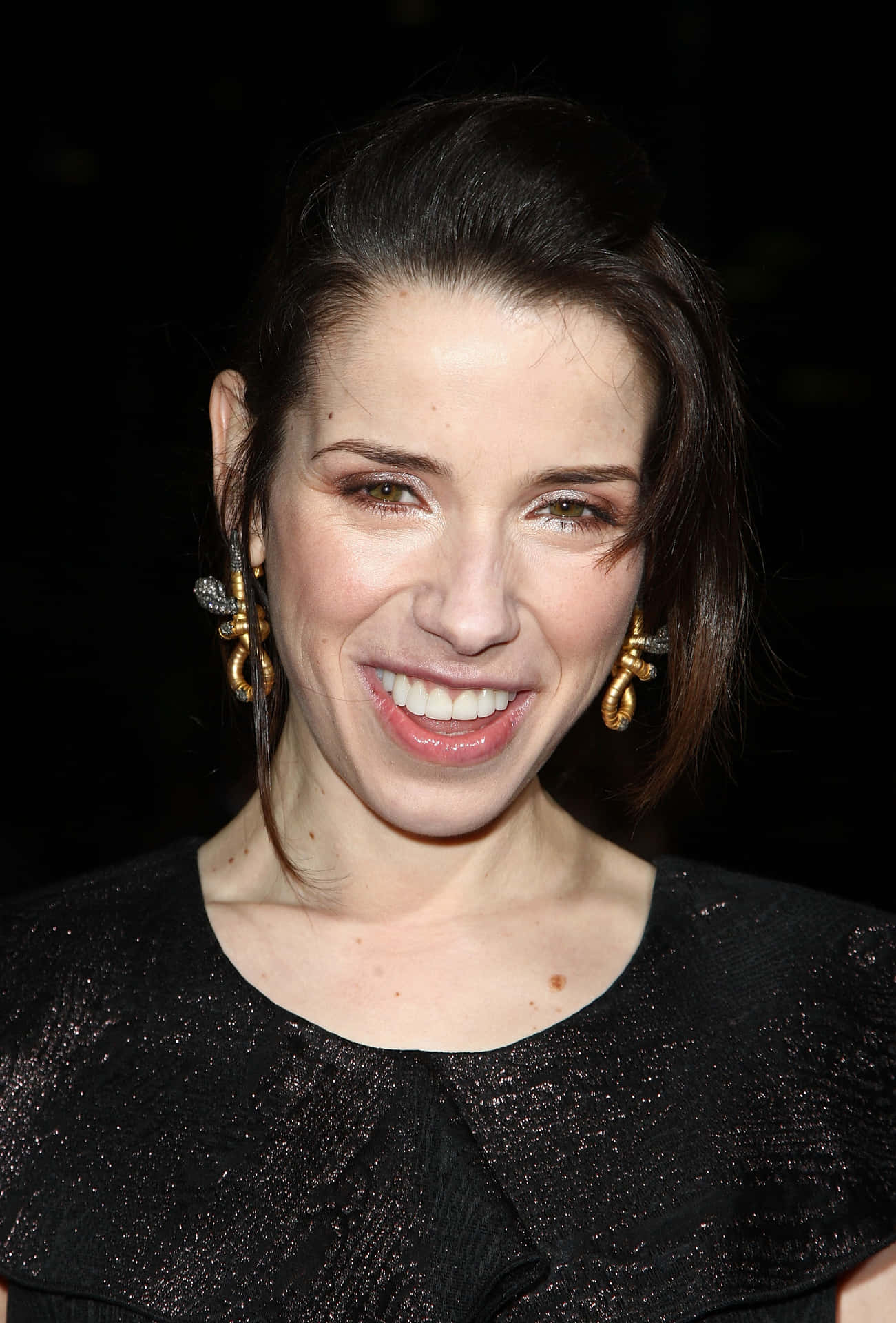 1301x1920 Download Sally Hawkins Graces The Premiere At A Film Festival Wallpaper
