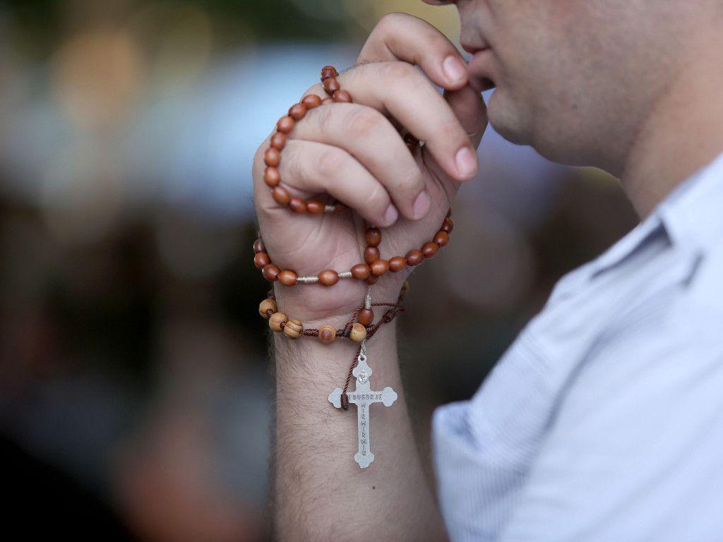 1024x768 When Does Praying In Public Make Others Uncomfortable