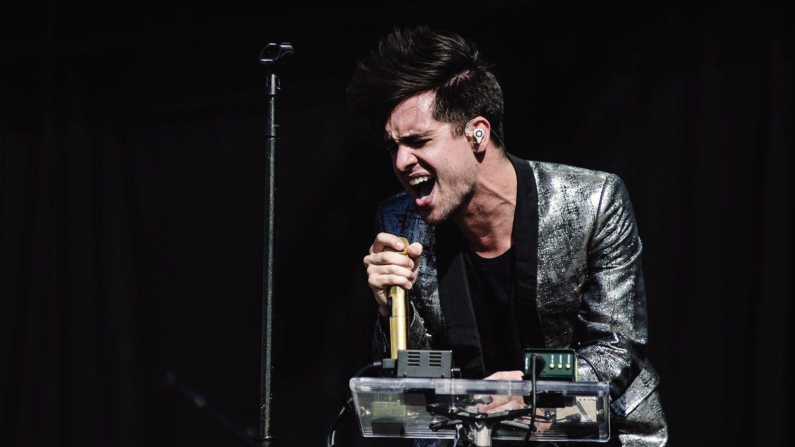 1600x900 Brendon Urie Wallpaper