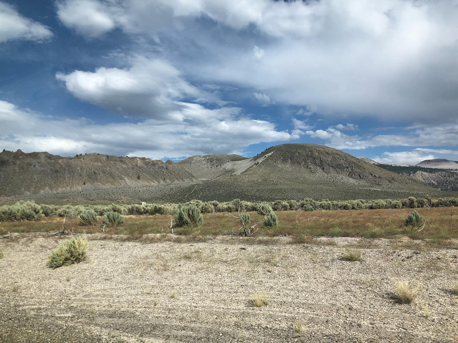 1600x1200 I spy Heisenberg in the New Mexico desert. Can you?