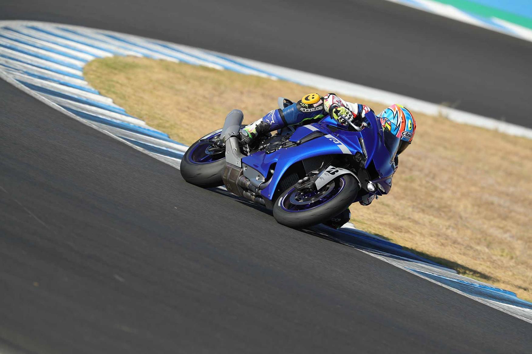 1752x1168 YAMAHA R1 (2020 On) Review