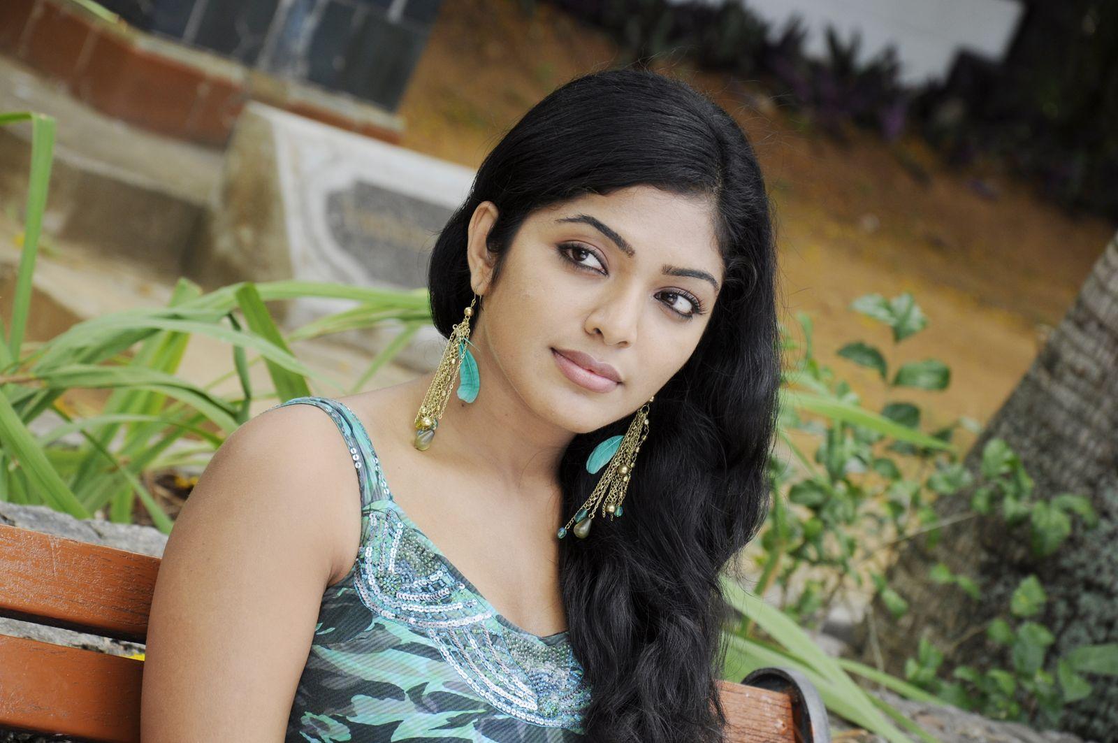 Kerala Girls Wallpapers - Top Free Kerala Girls Backgrounds -  WallpaperAccess
