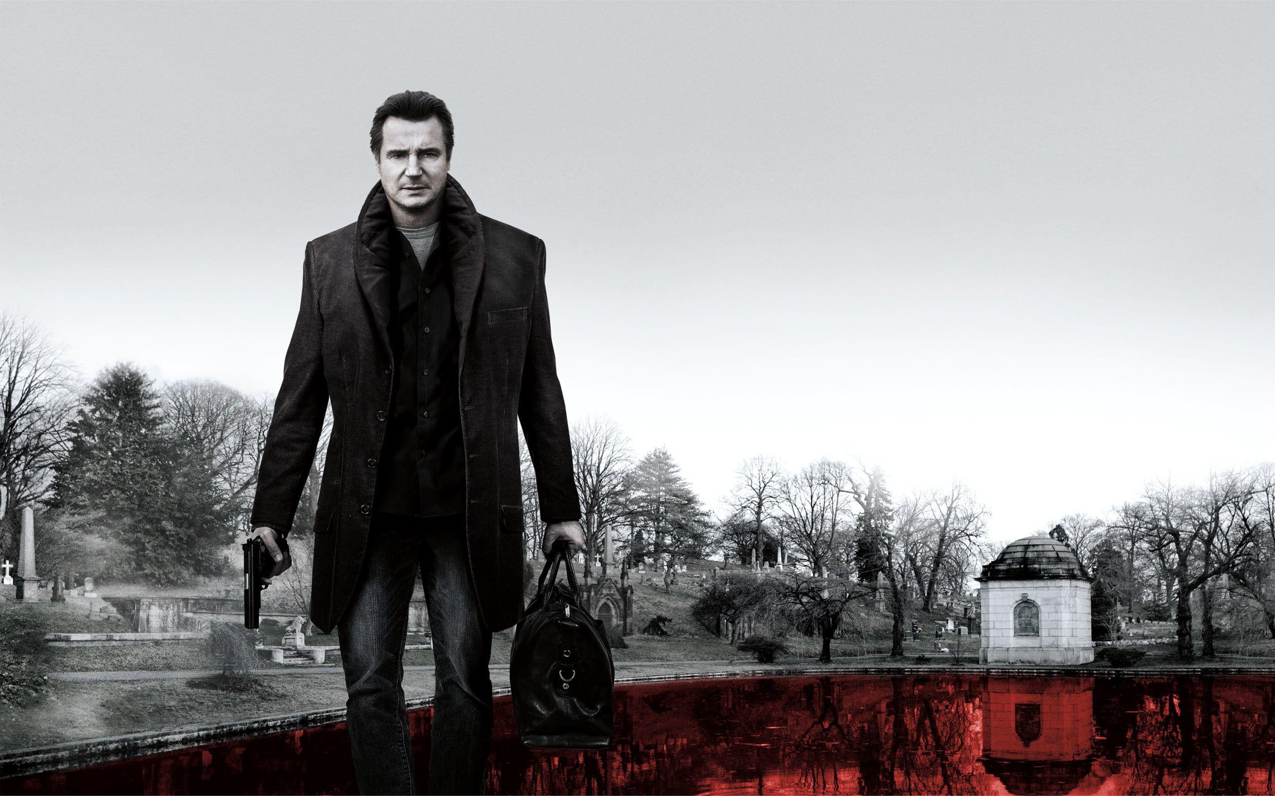 2560x1600 Liam Neeson holding pistol HD wallpaper