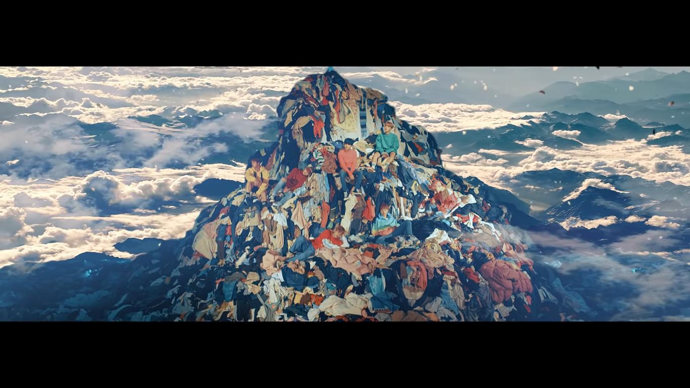 1366x768 BTS: Spring Day (2017)