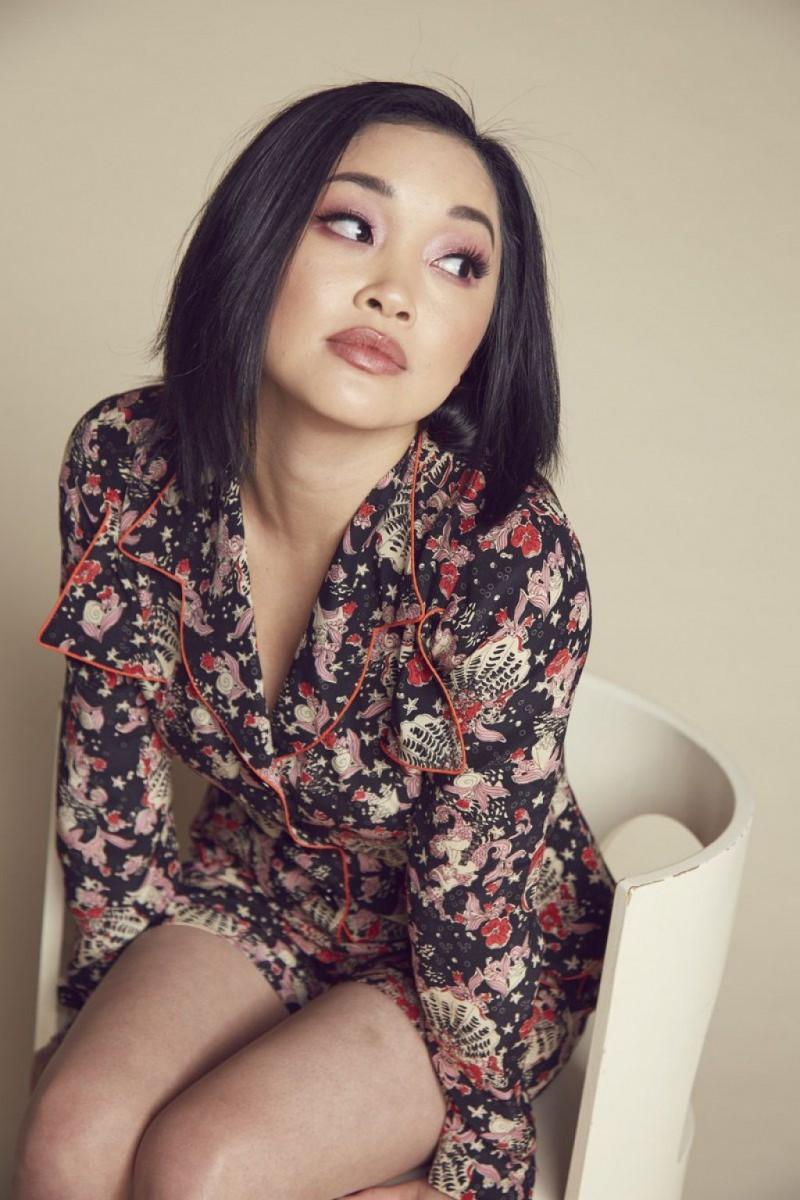 800x1200 Lana Condor Wallpaper