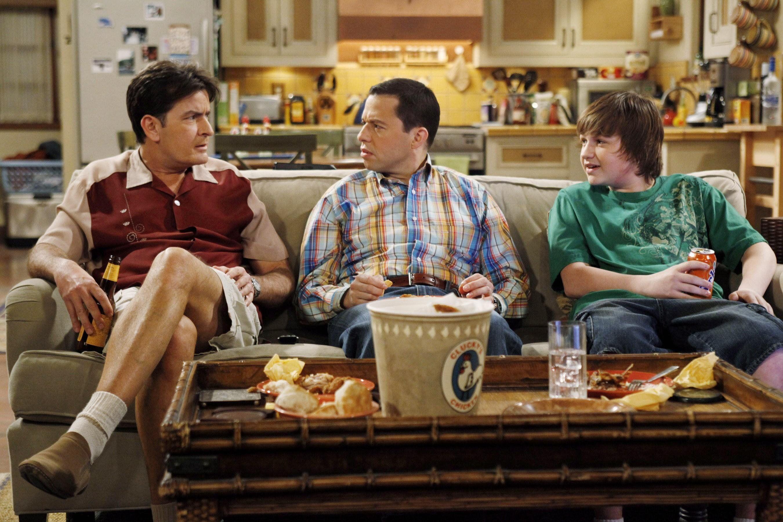2700x1799 Two And A Half Men Wallpaper