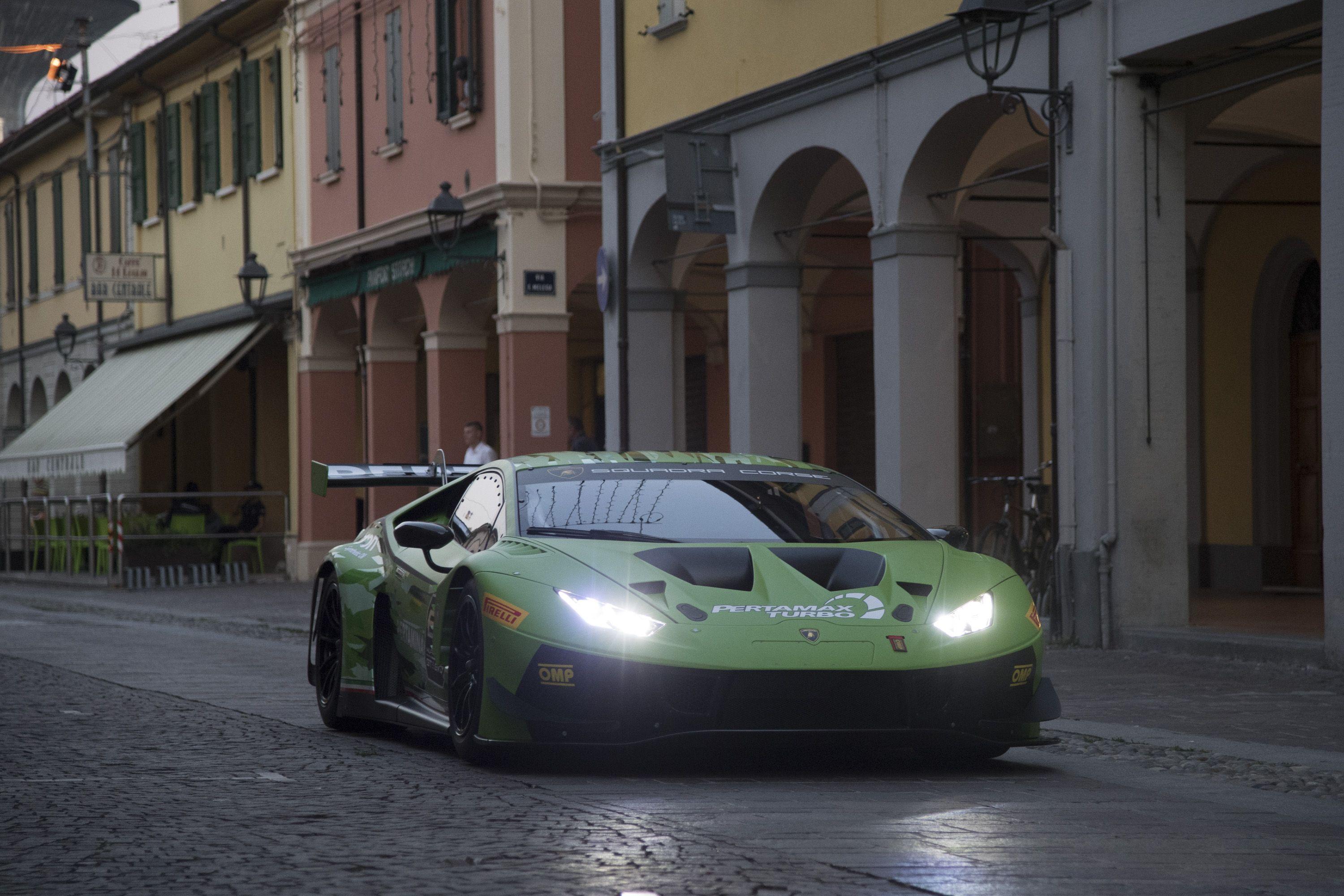 3000x2000 Lamborghini Huracán GT3 EVO Front Three Quarter Wallpaper