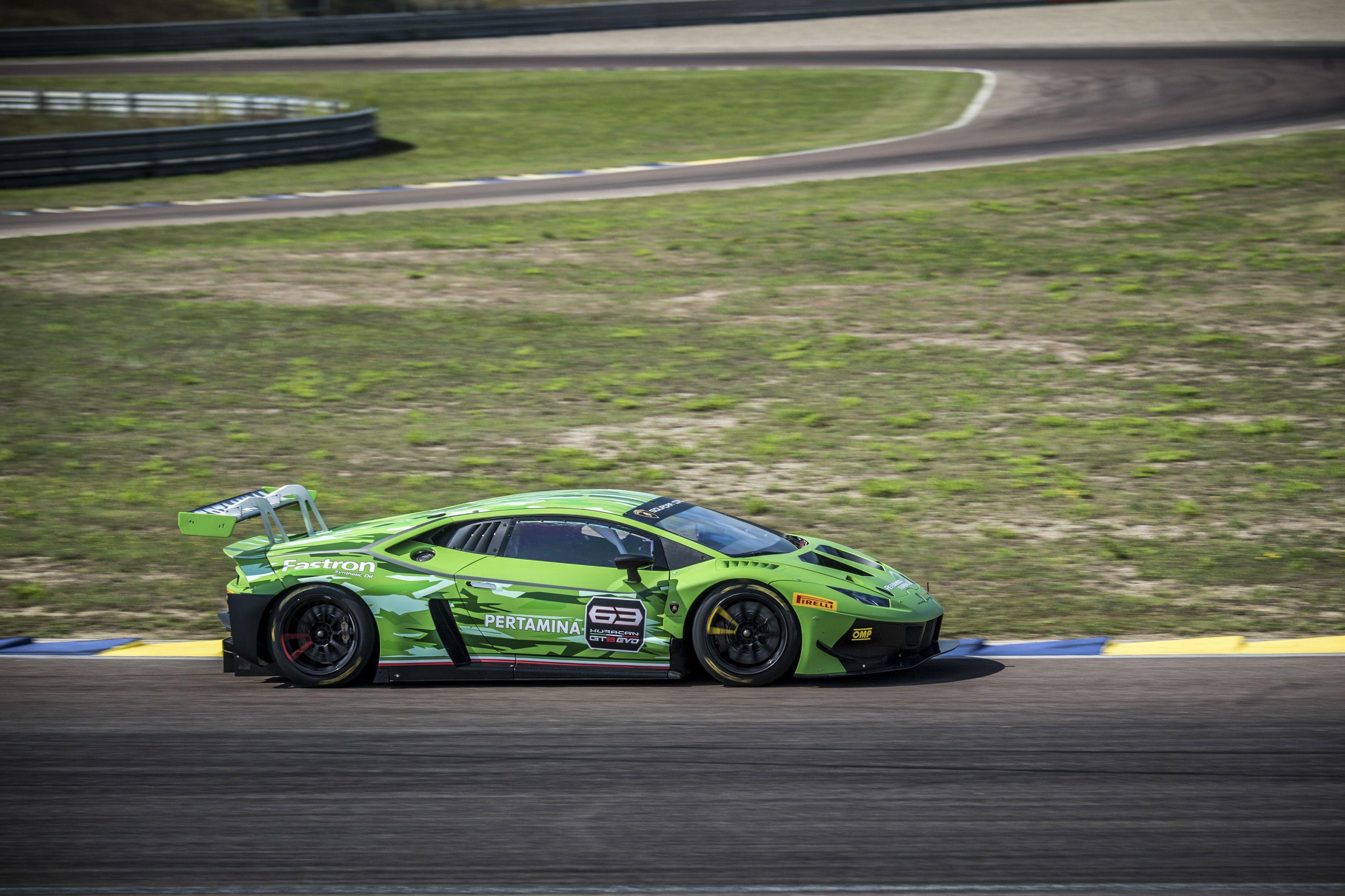 3000x2000 Lamborghini Huracán GT3 EVO Side Wallpaper (9)