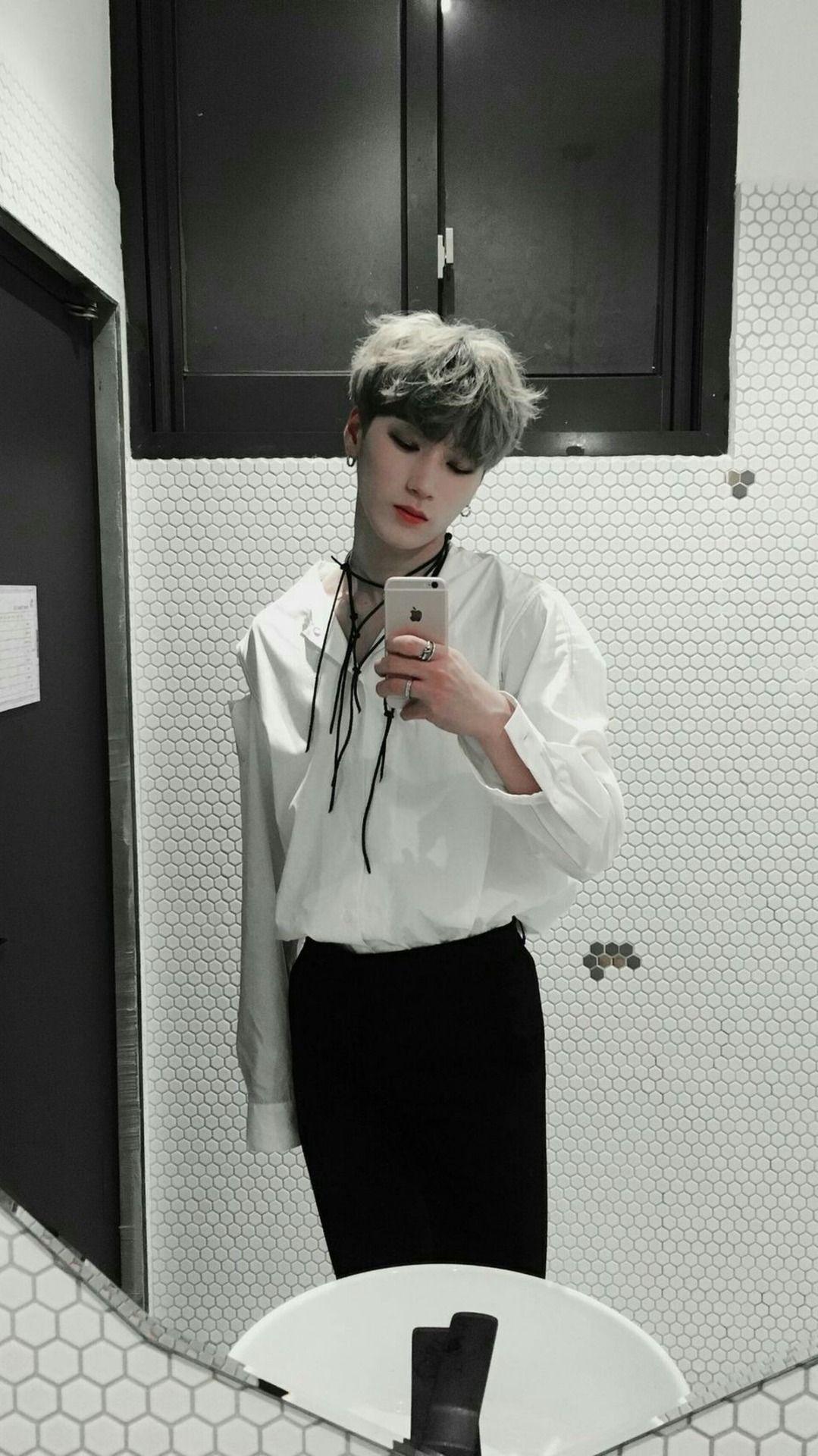 1079x1920 ateez san