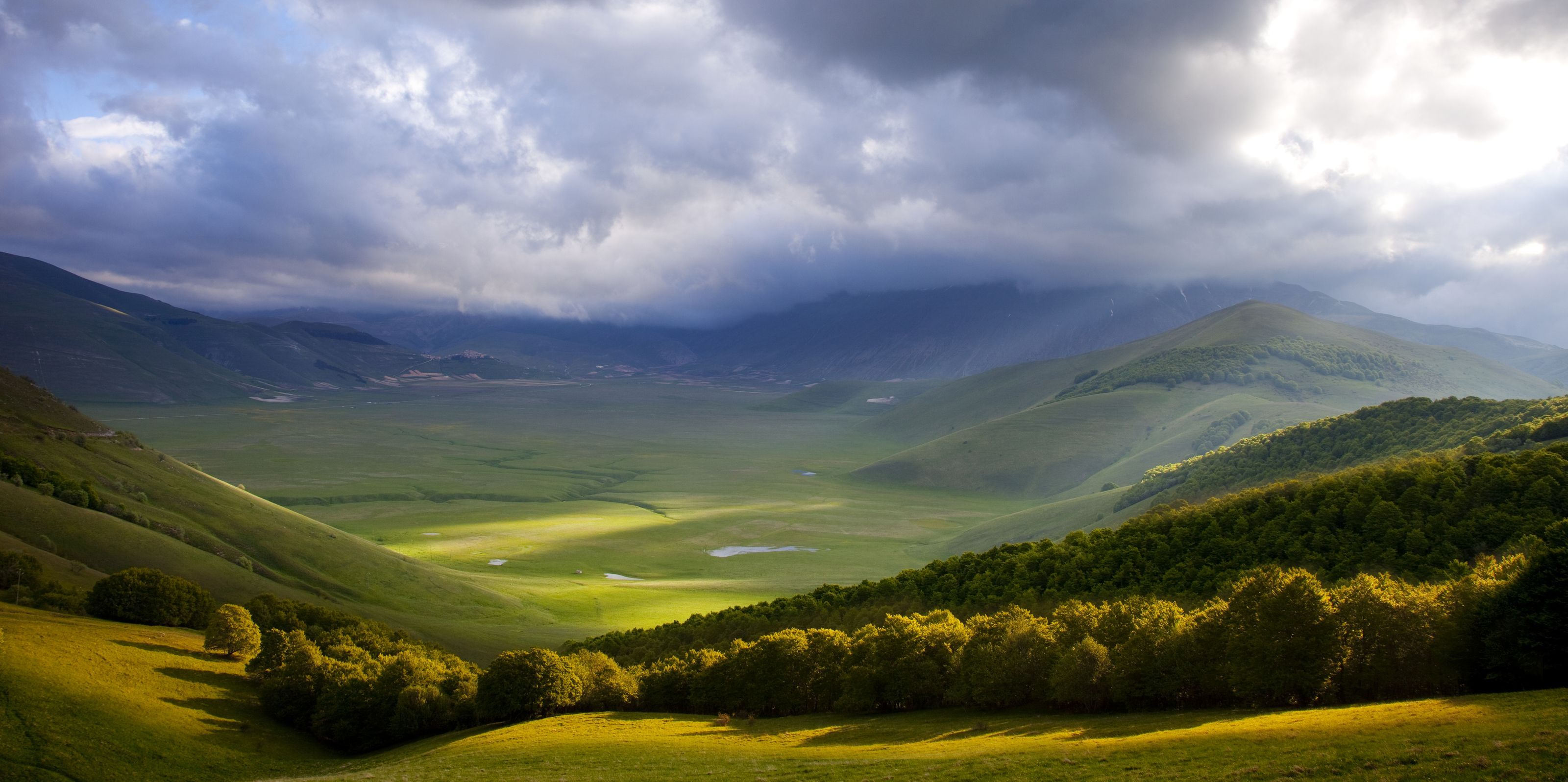 3200x1597 Umbria Wall Mural