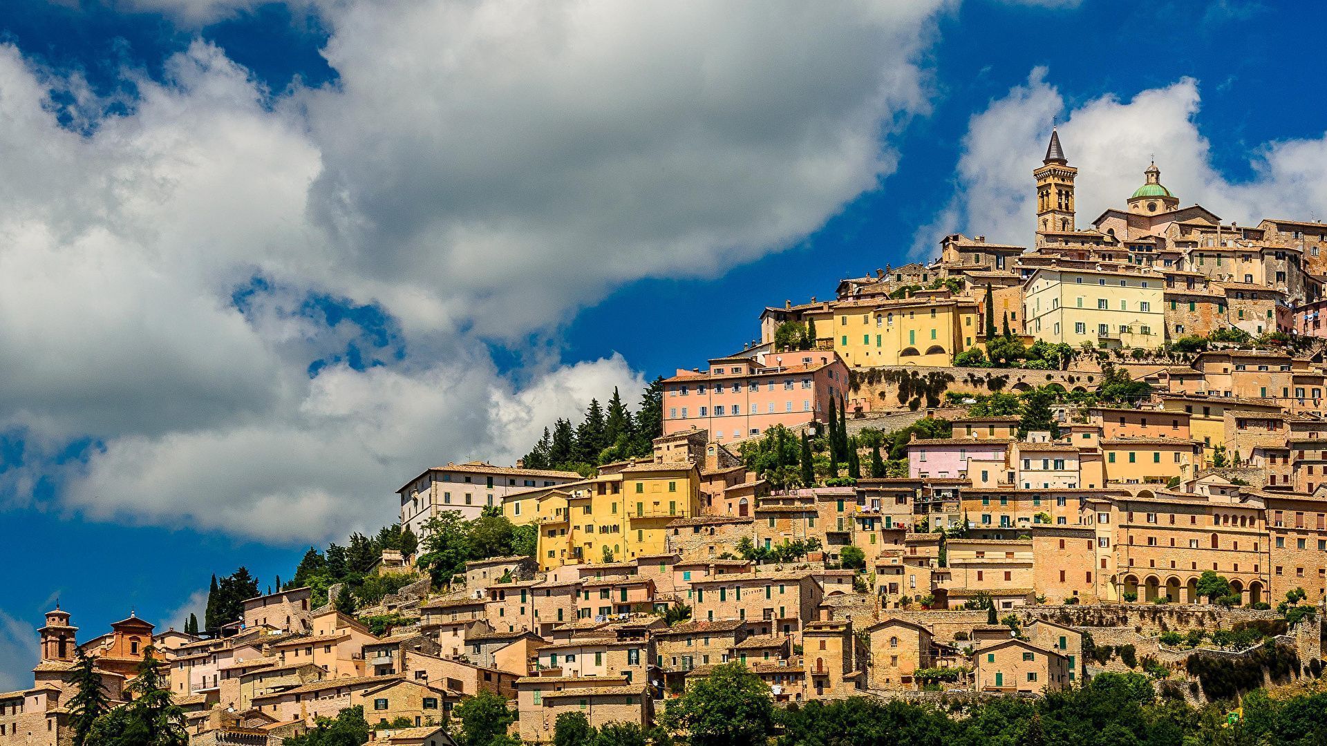 1920x1080 Wallpaper Italy Trevi, Umbria Houses Clouds Cities 1920x1080
