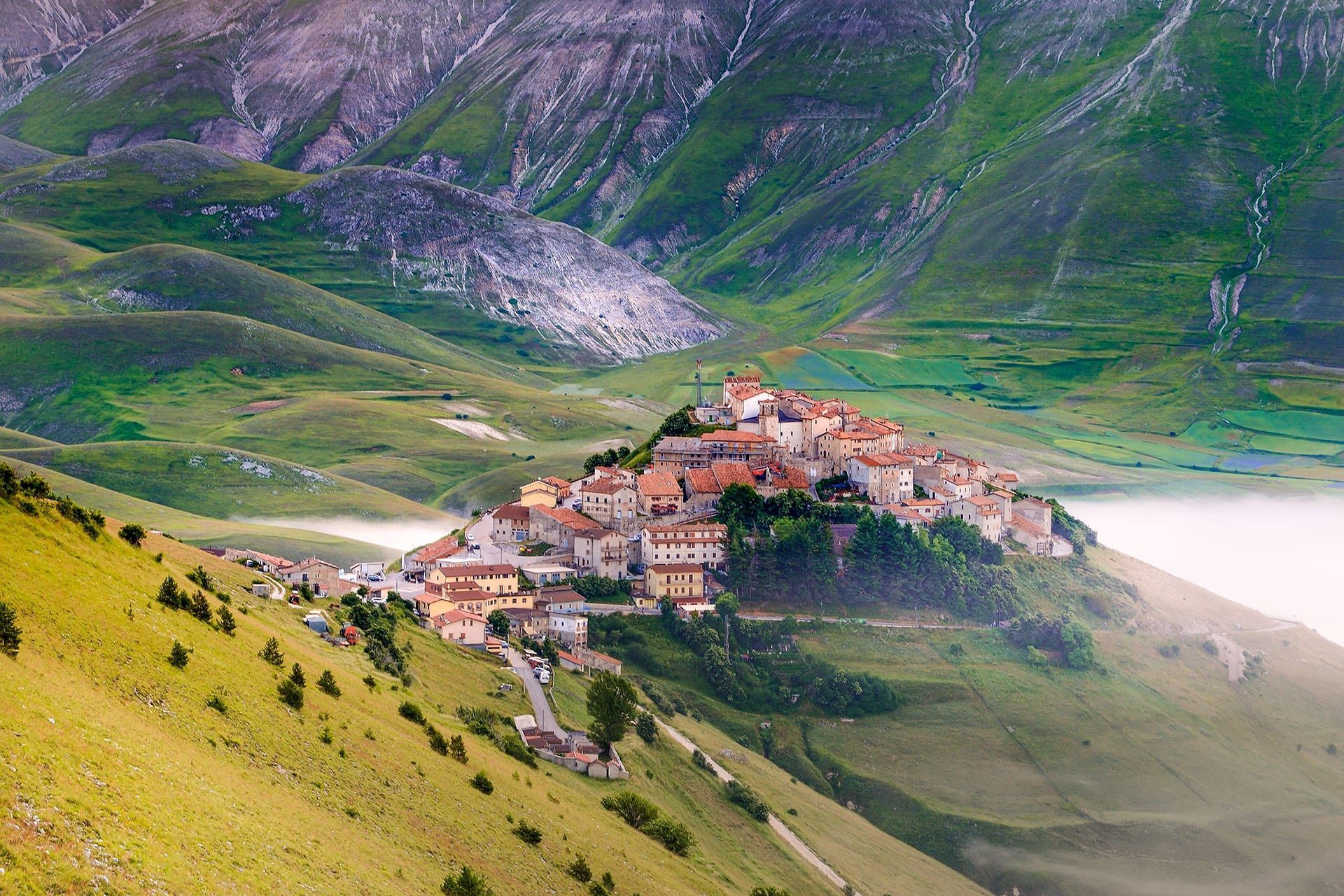 1920x1280 A Wine Lover's Guide to Umbria