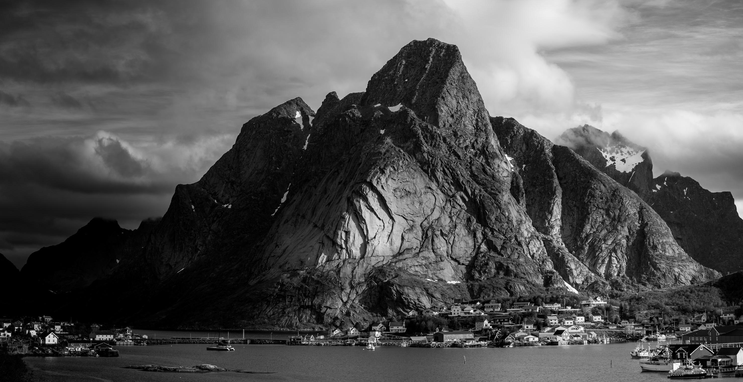 2984x1536 Lofoten Islands, Norway [CROSSPOST]