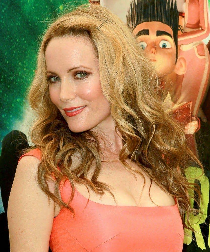 834x1000 Hollywood Celebrities Wallpaper: Leslie Mann