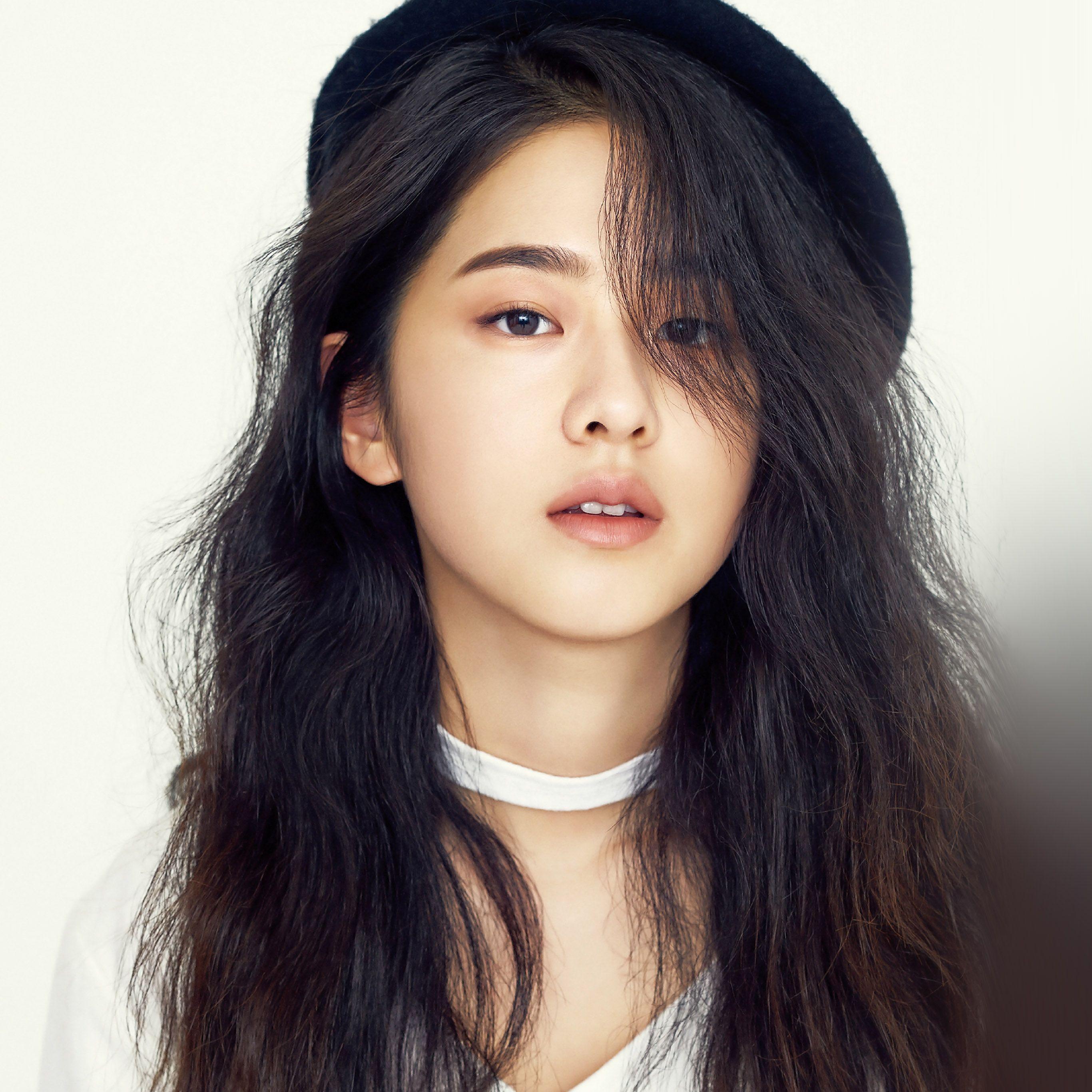 2732x2732 Girl Small Cute Asian Kpop Wallpaper