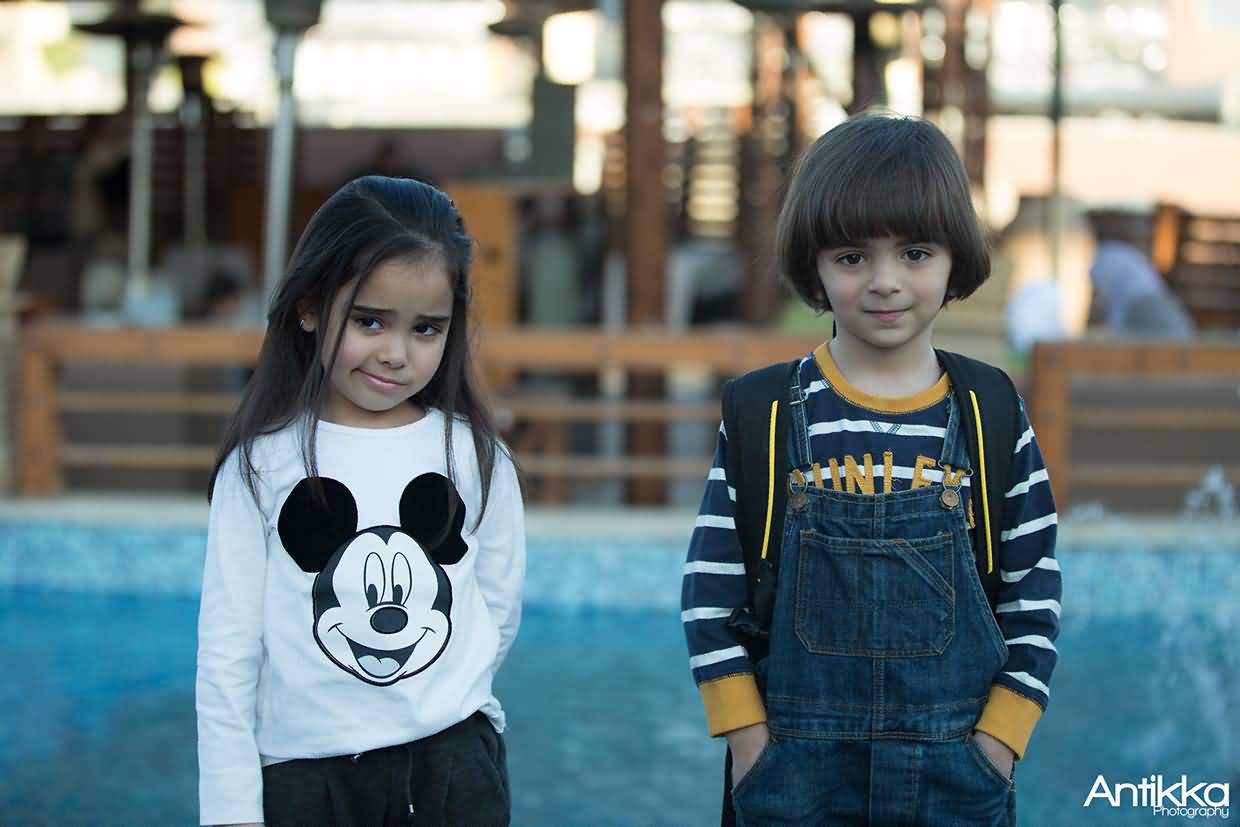 1240x827 Very Cute Two Small Boy And A Girl Full HD Wallpaper - มิ ก กี้