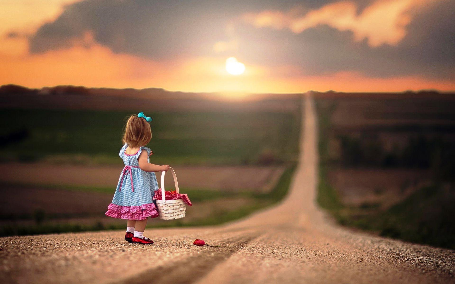 1920x1200 Free download Very small girl on the lonely road latest HD