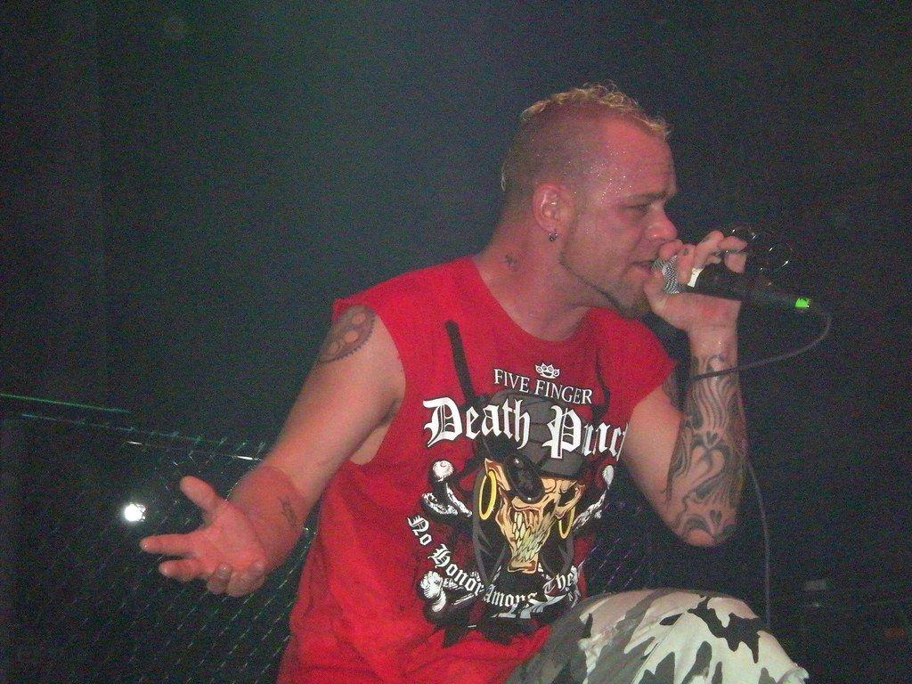 1024x768 Ivan Moody 6