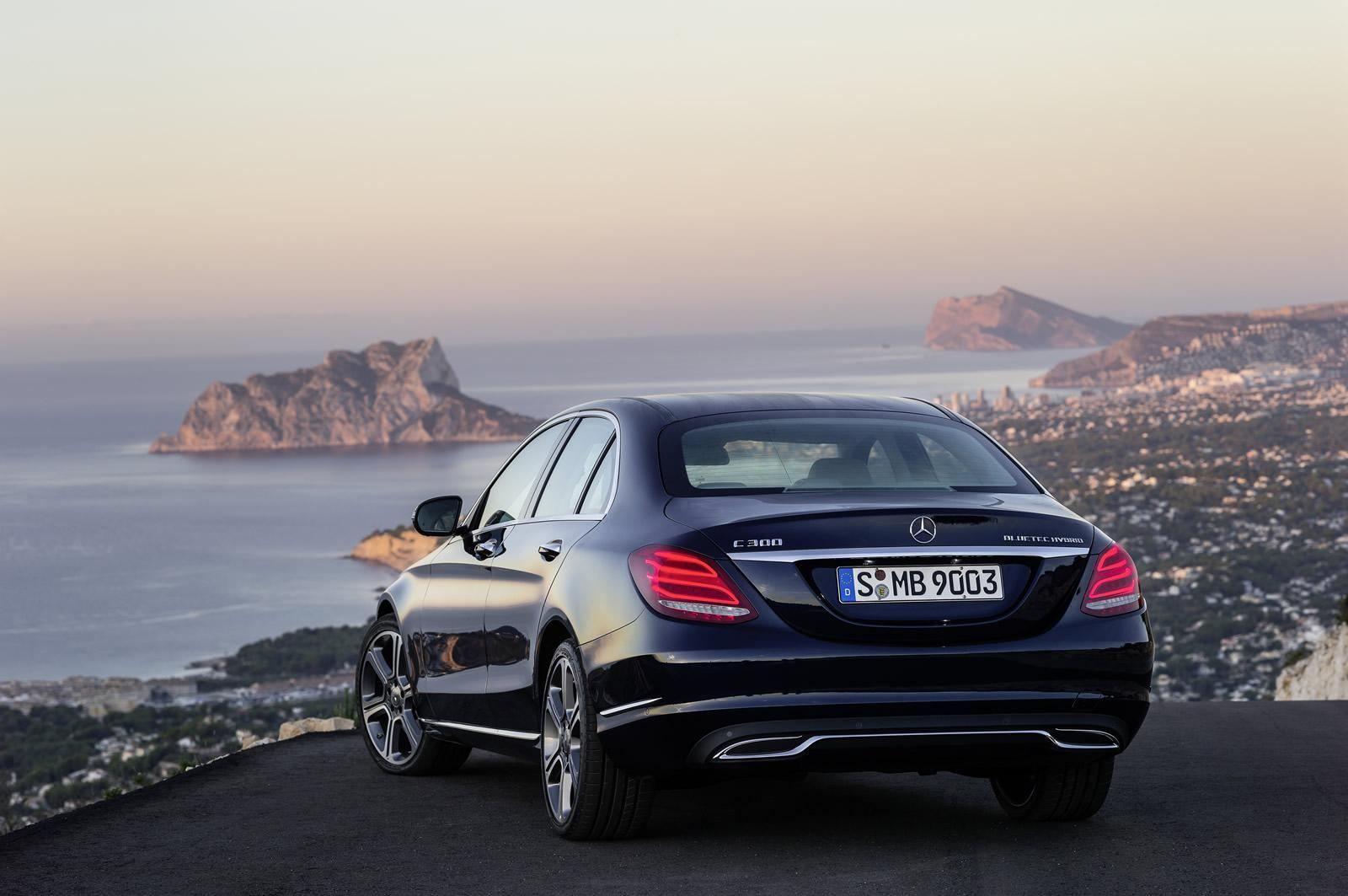 1600x1063 Mercedes Benz C Class With AIRMATIC Wallpaper Power Girl