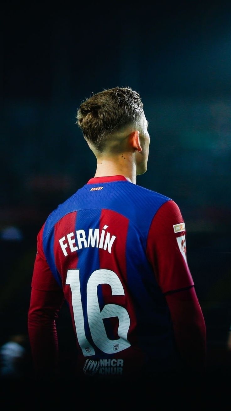 736x1307 Fermín López