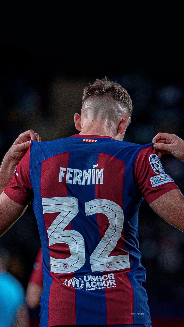 736x1308 Fermín López