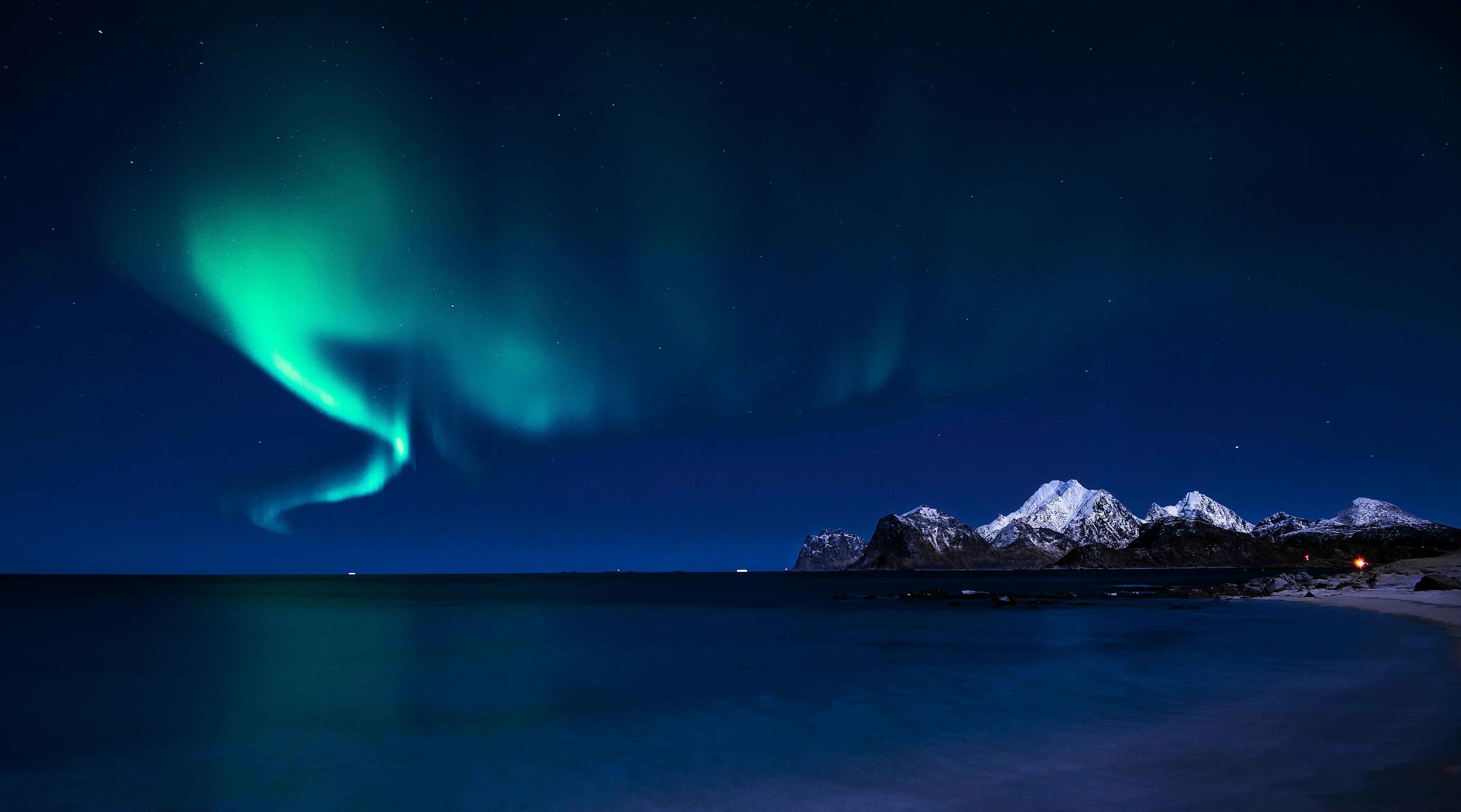 4928x2740 Aurora at Night · Free