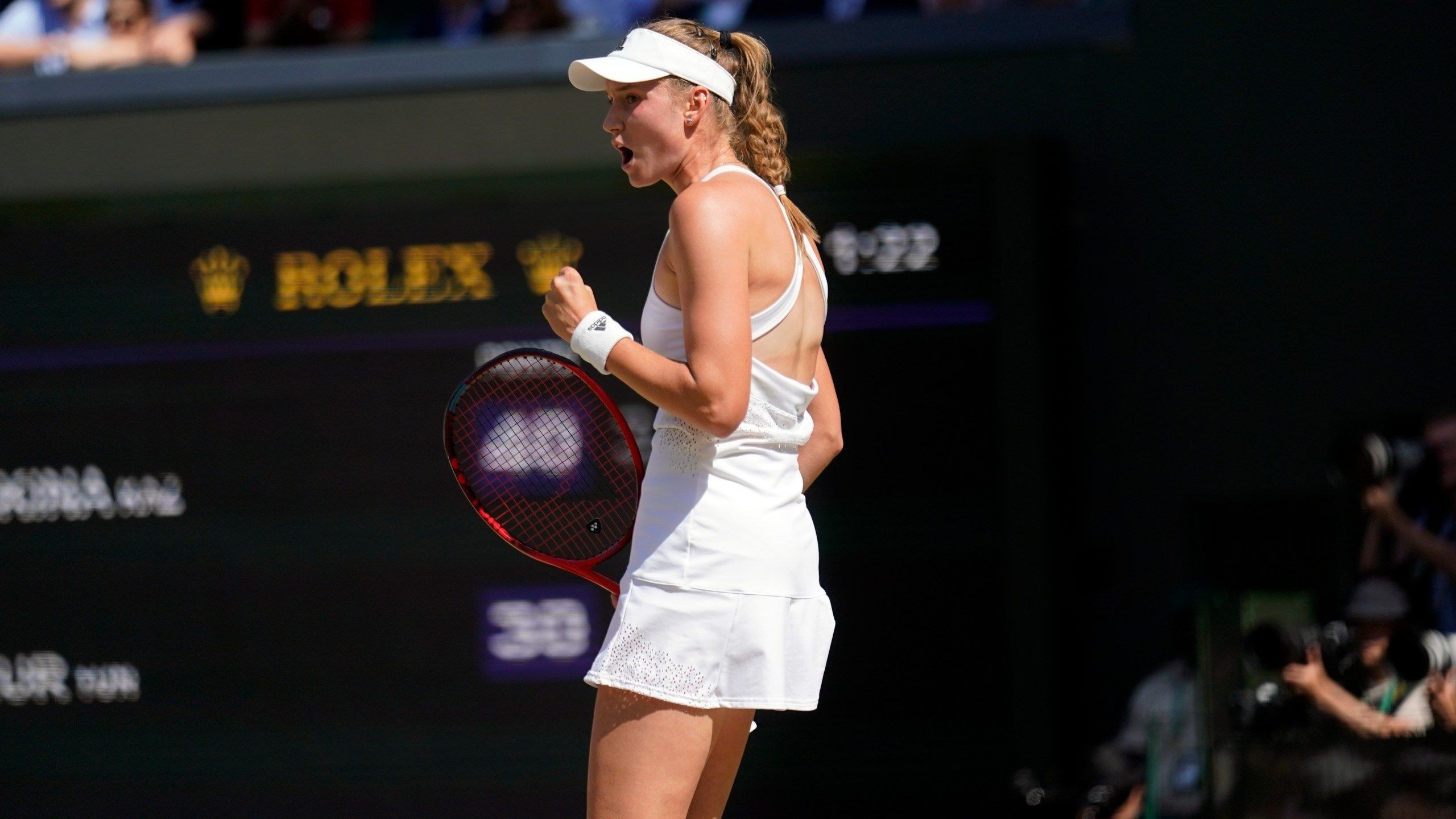 2560x1440 Elena Rybakina of Kazakhstan wins women's Wimbledon title