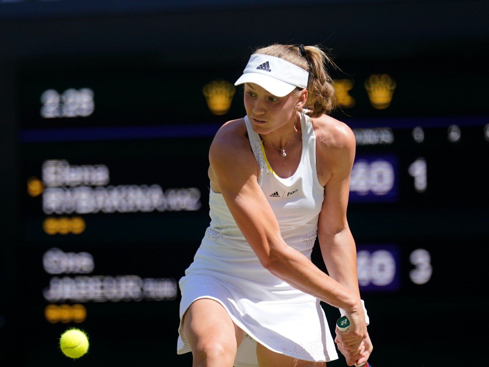 1600x1200 Wimbledon 2022: Elena Rybakina Shrugs off Russia Questions After Title Triumph