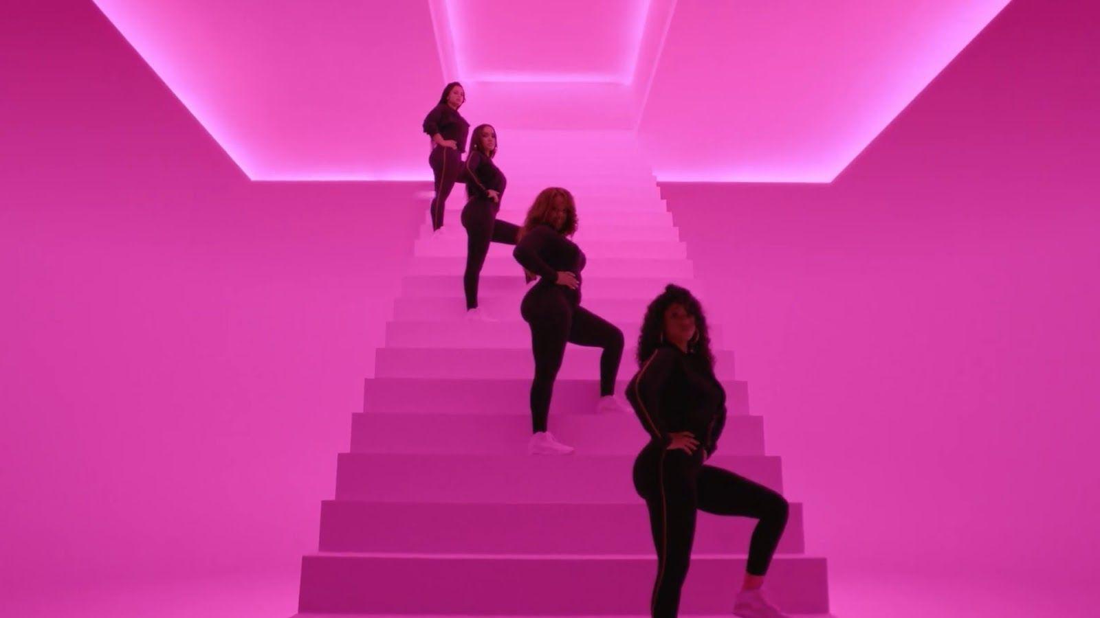 1600x900 Las Chicas Del Video Hotline Bling de Drake. / llplz