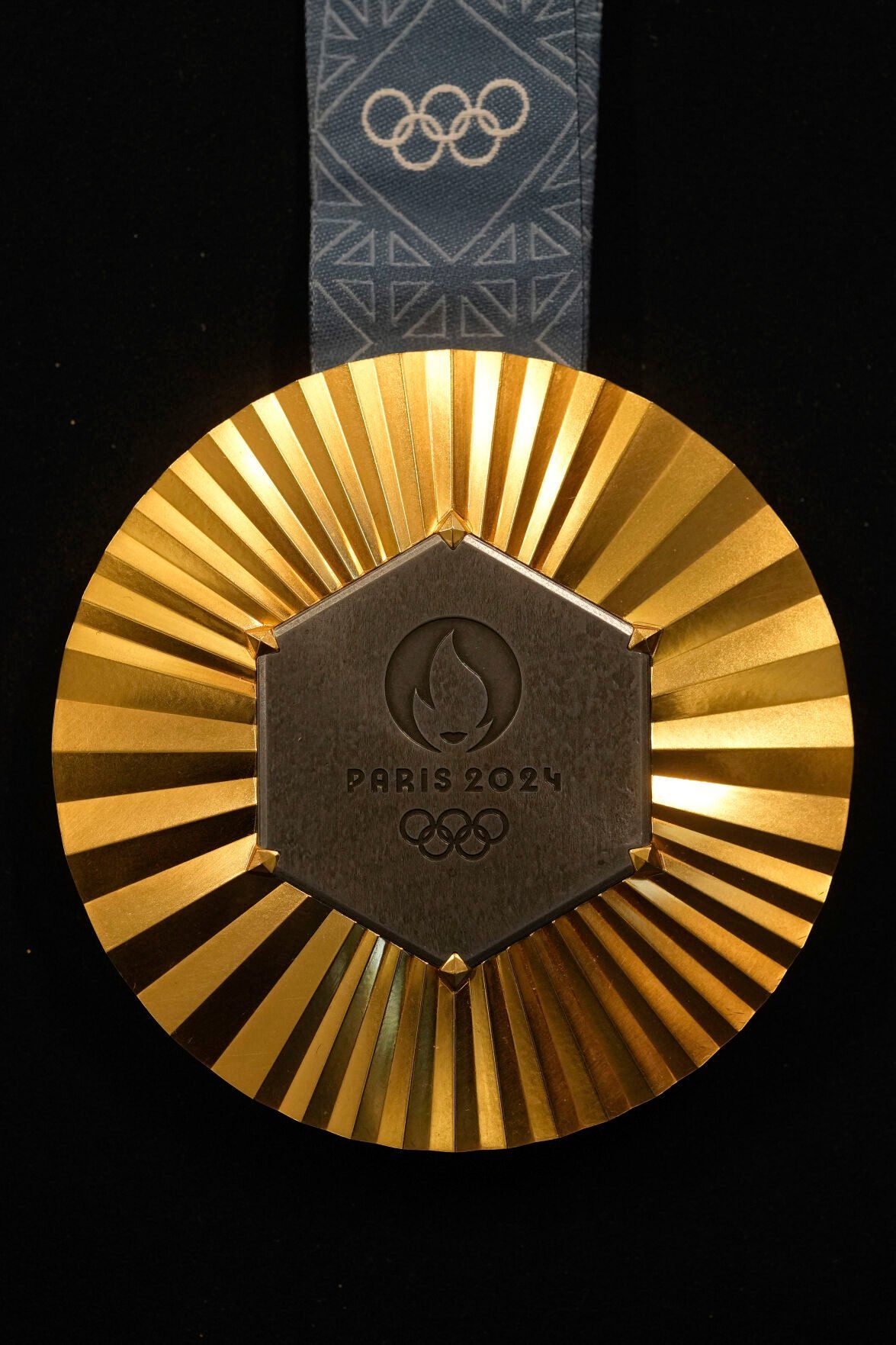 1175x1763 Photos: Medals for the 2024 Paris Olympics unveiled
