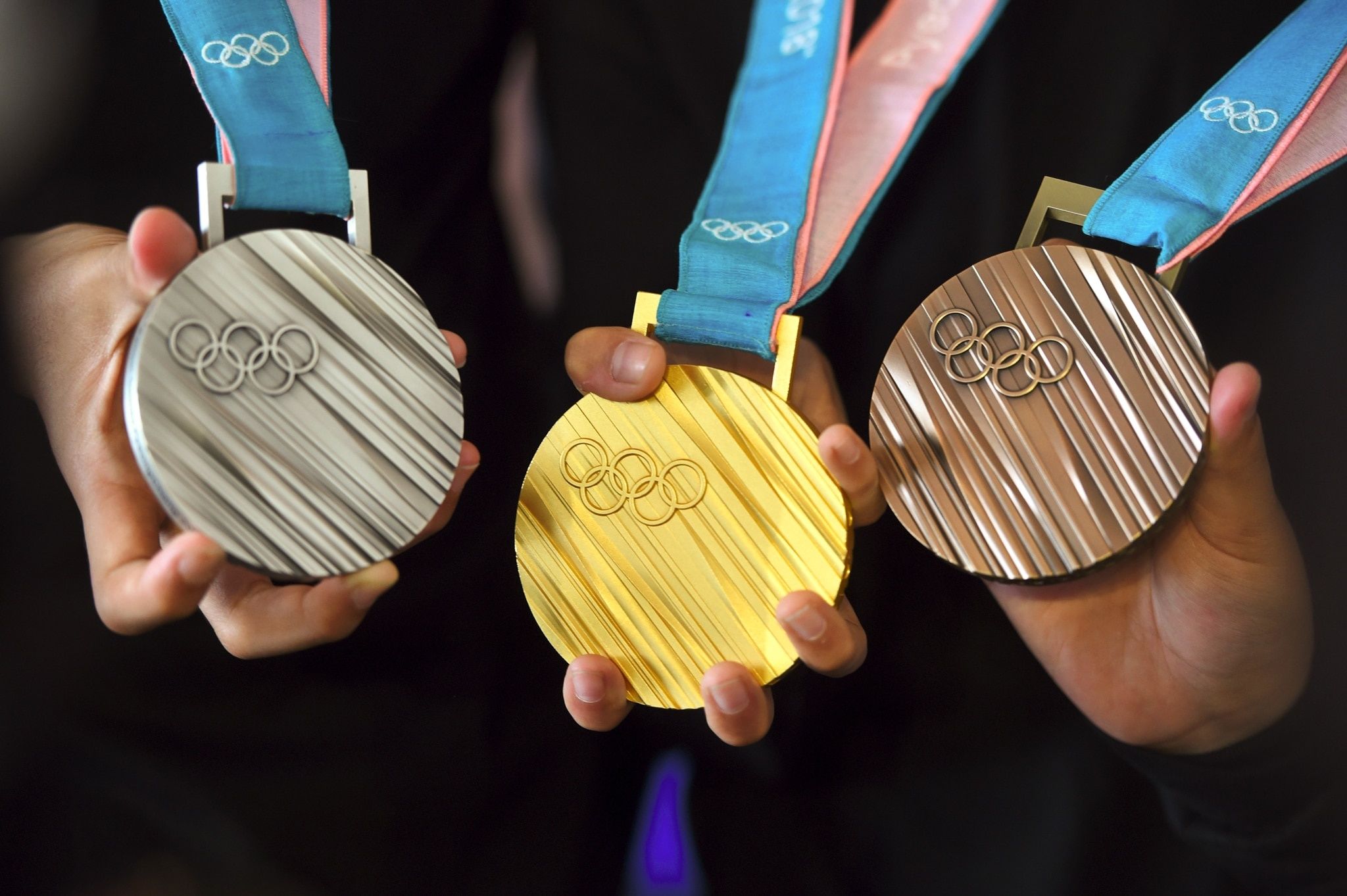 2048x1363 Medal Wallpaper