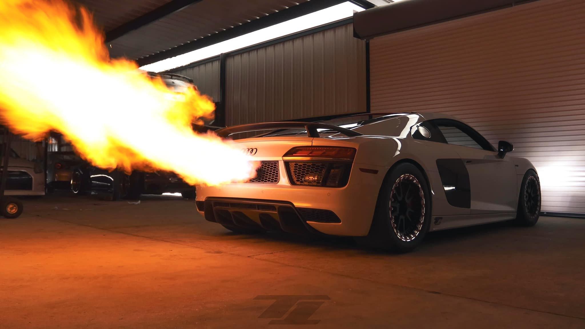2048x1152 Twin Turbo Audi R8 [2048x1152]