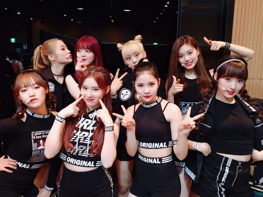 1024x768 Weki Meki Wallpaper