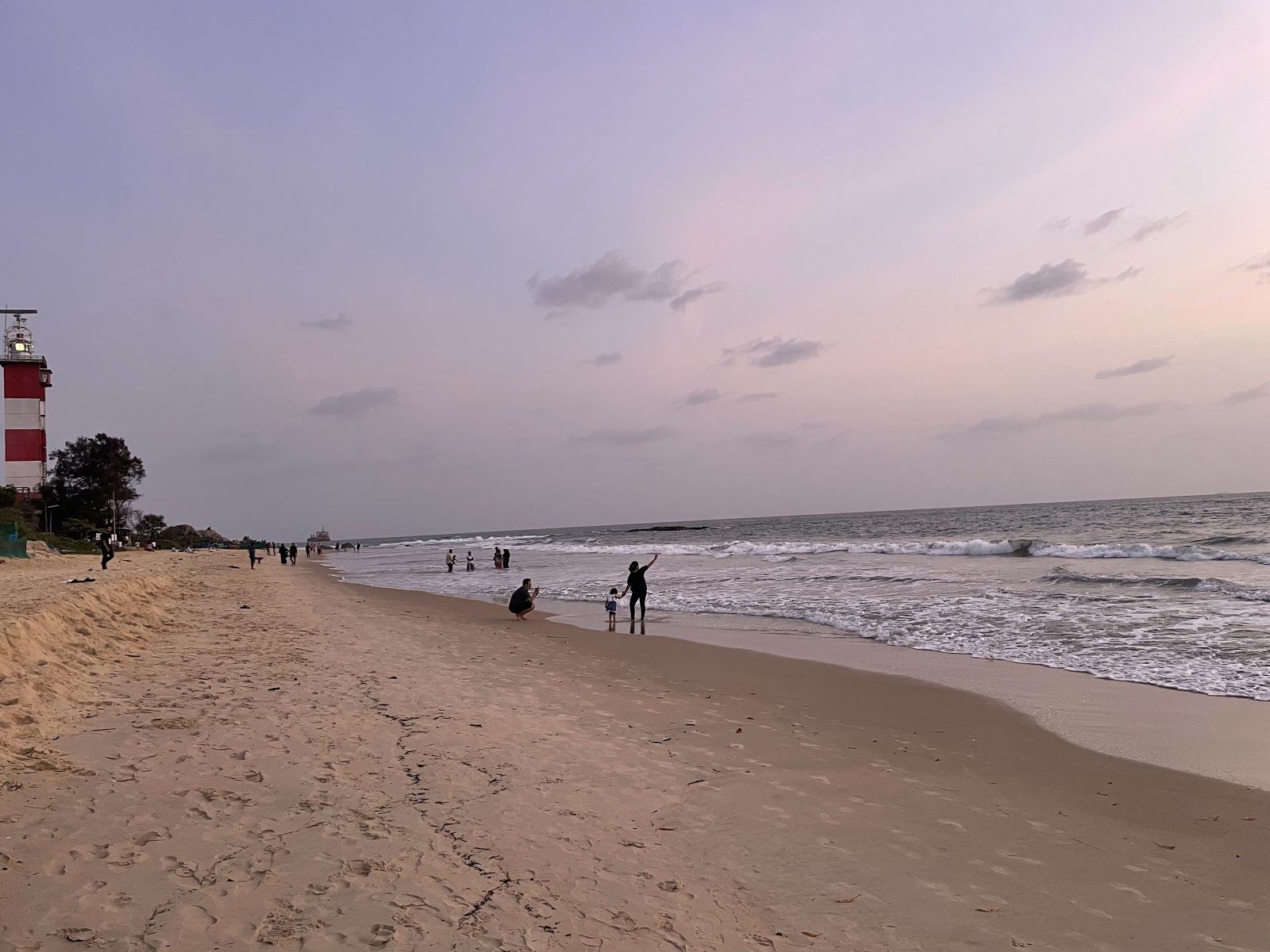 1600x1200 NITK Beach