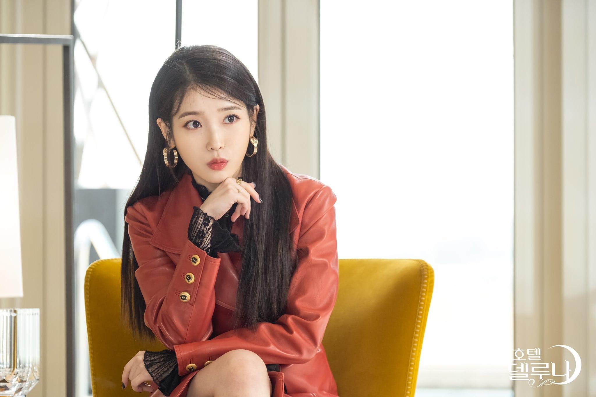 2048x1365 IU And gugudan's Mina Have A Peculiar Meeting In “Hotel Del Luna