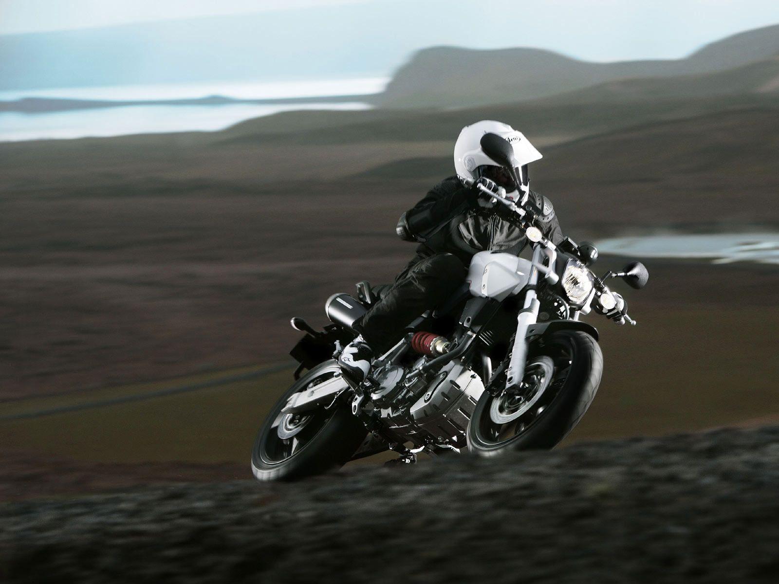 1600x1200 Motor Super Real Sport: YAMAHA MT03 (2006) wallpaper. specs