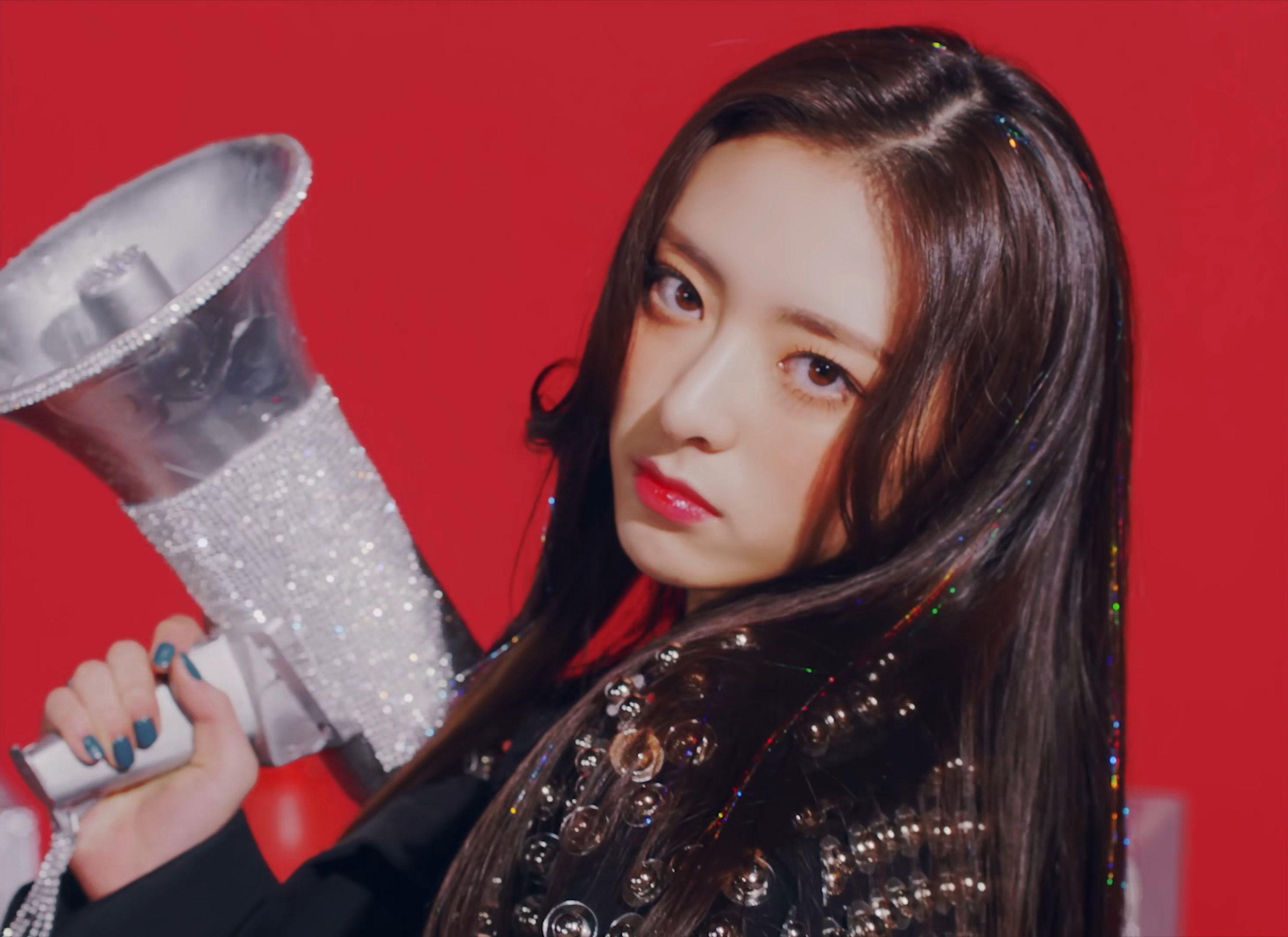 2970x2160 Yuna (ITZY) Profile Pop Database /
