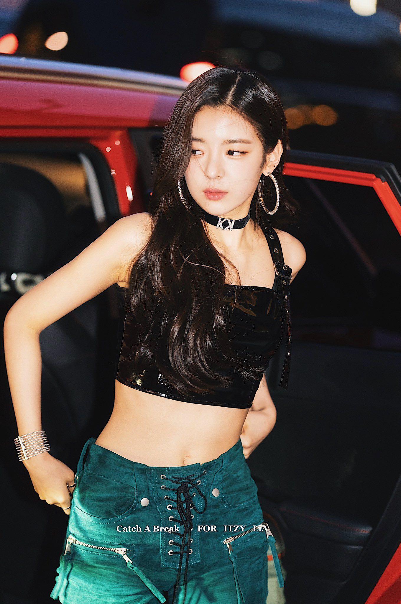 1360x2048 Lia