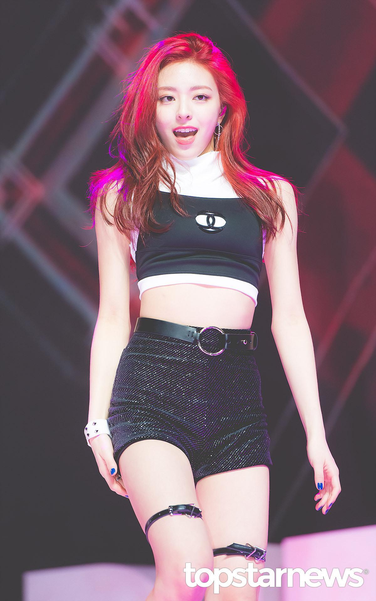 1200x1920 ITZY Yuna Wallpaper