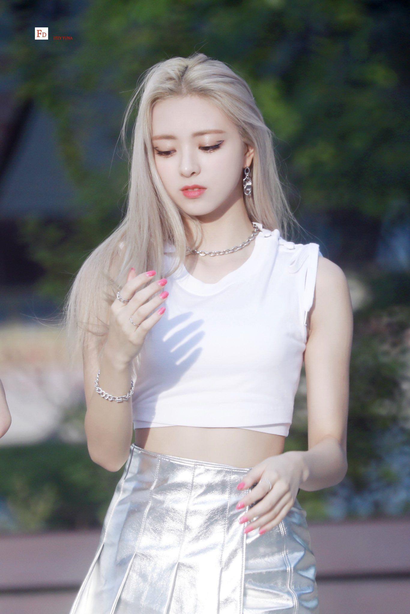 1366x2048 itzy ✧ 있지