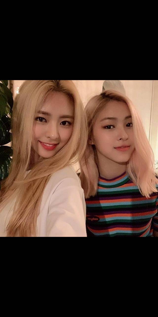 640x1280 Itzy Yuna and Ryujin wallpaper