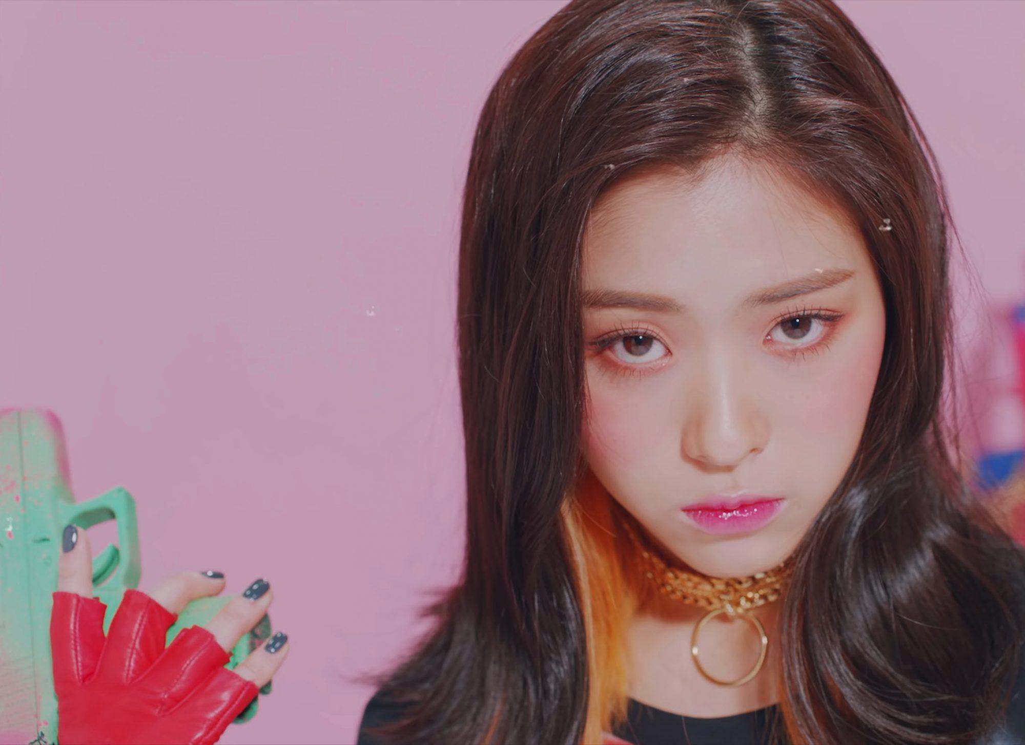 Itzy Ryujin Wallpaper