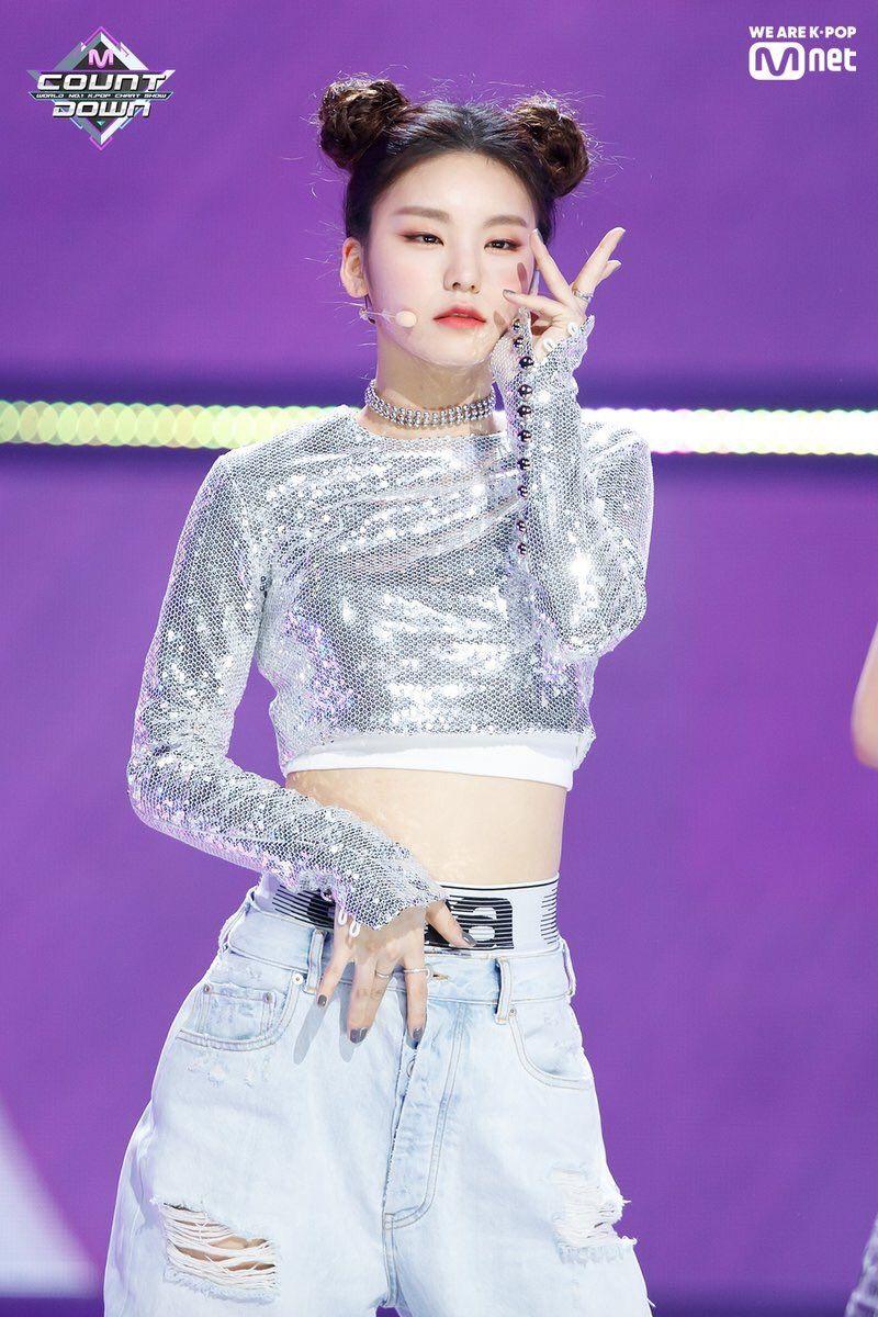 800x1200 ITZY aesthetic - ╰#itzytheticlockscreen Ξ