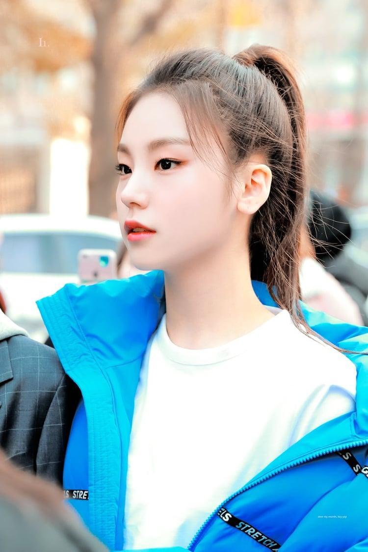 750x1125 Hwang Yeji Wallpaper
