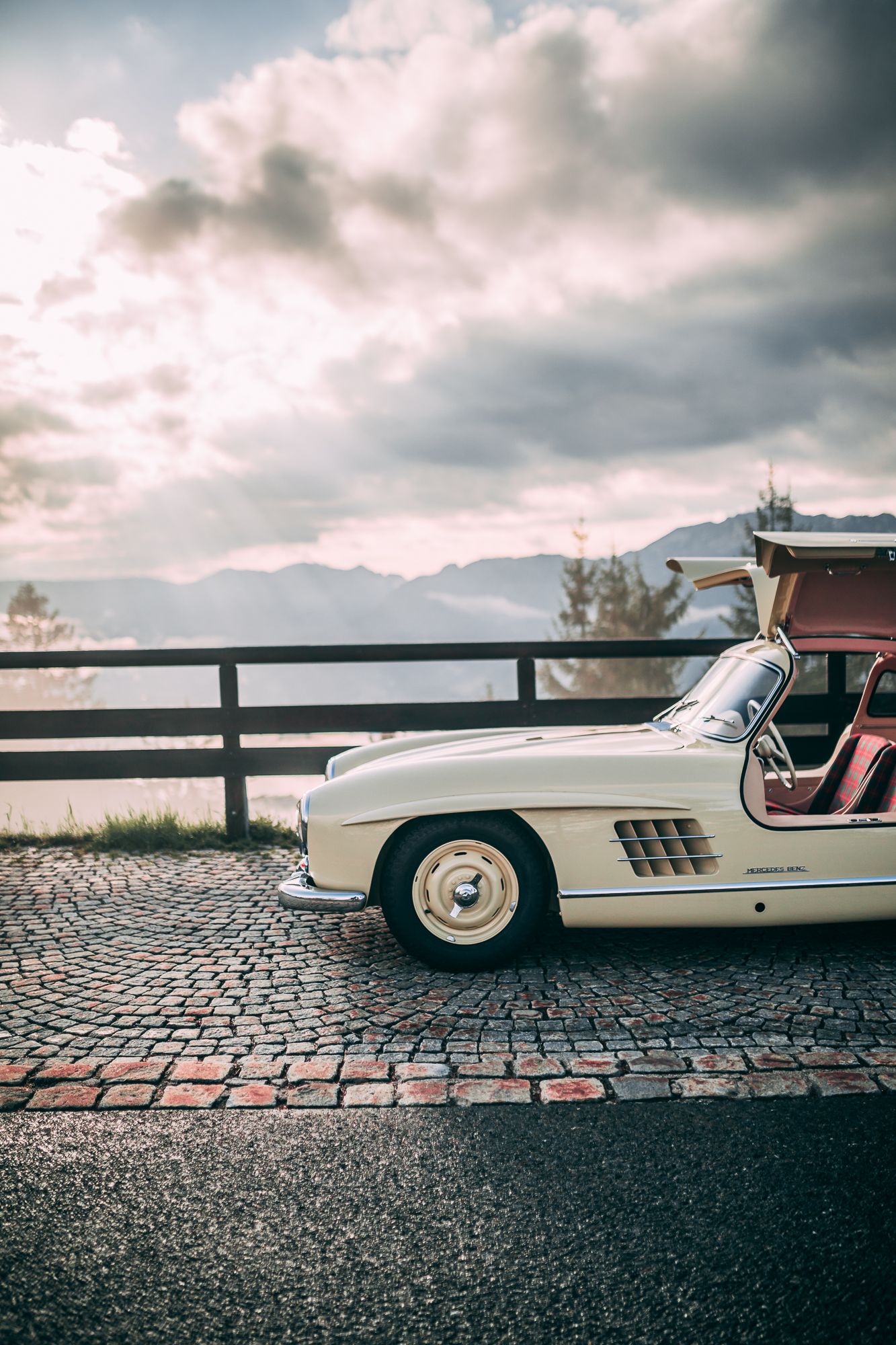1333x2000 Mercedes Benz 300 SL Alloy
