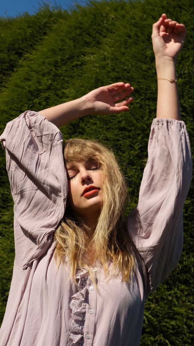 676x1200 taylor swift / wallpaper