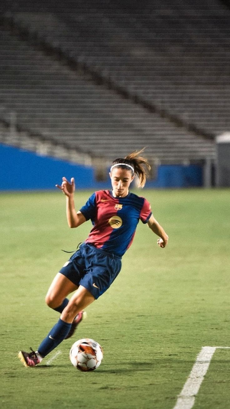 736x1308 Aitana Bonmati Wallpaper