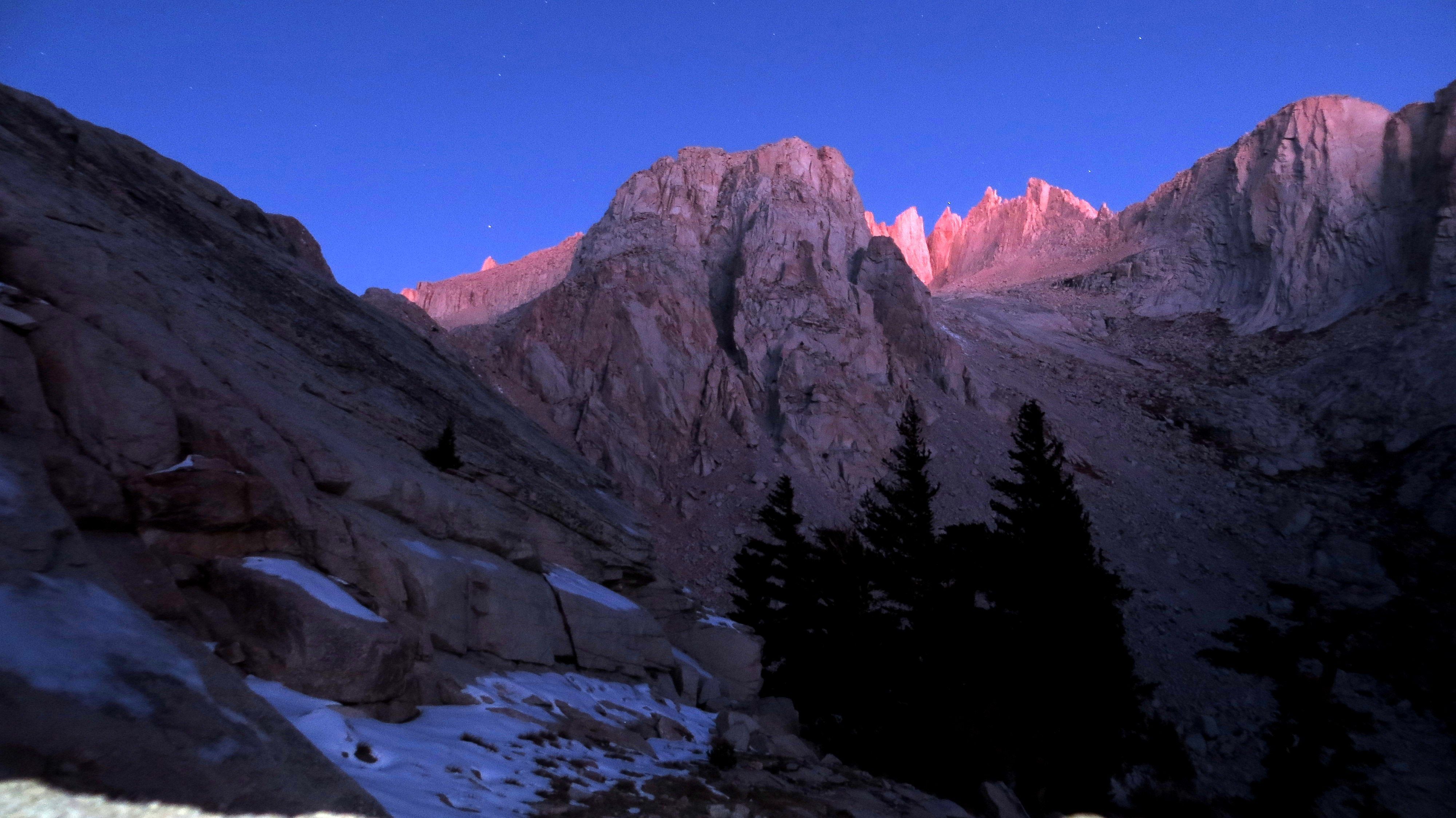 4000x2248 A gruelling day hike to the Mount Whitney summit. Hiking the World