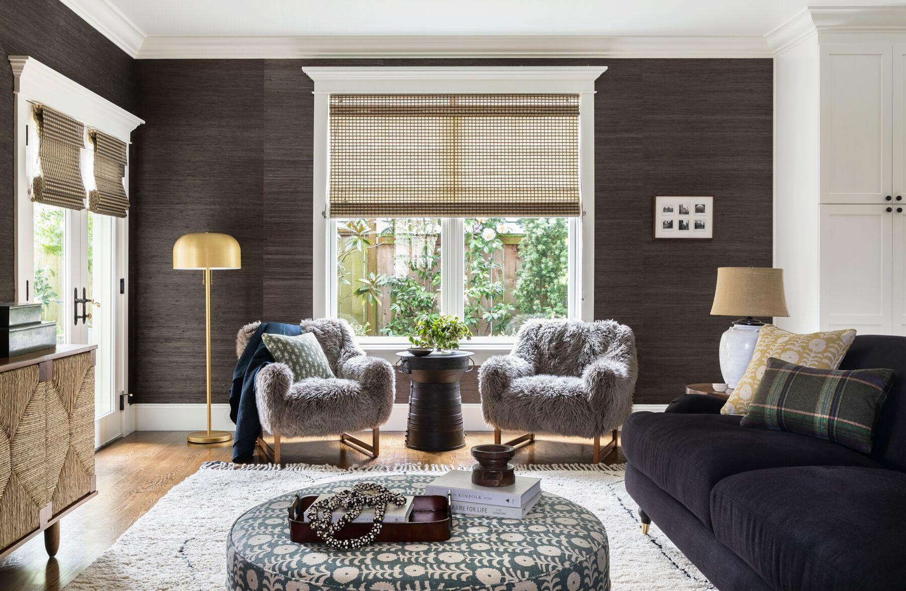 living room with wallpaper