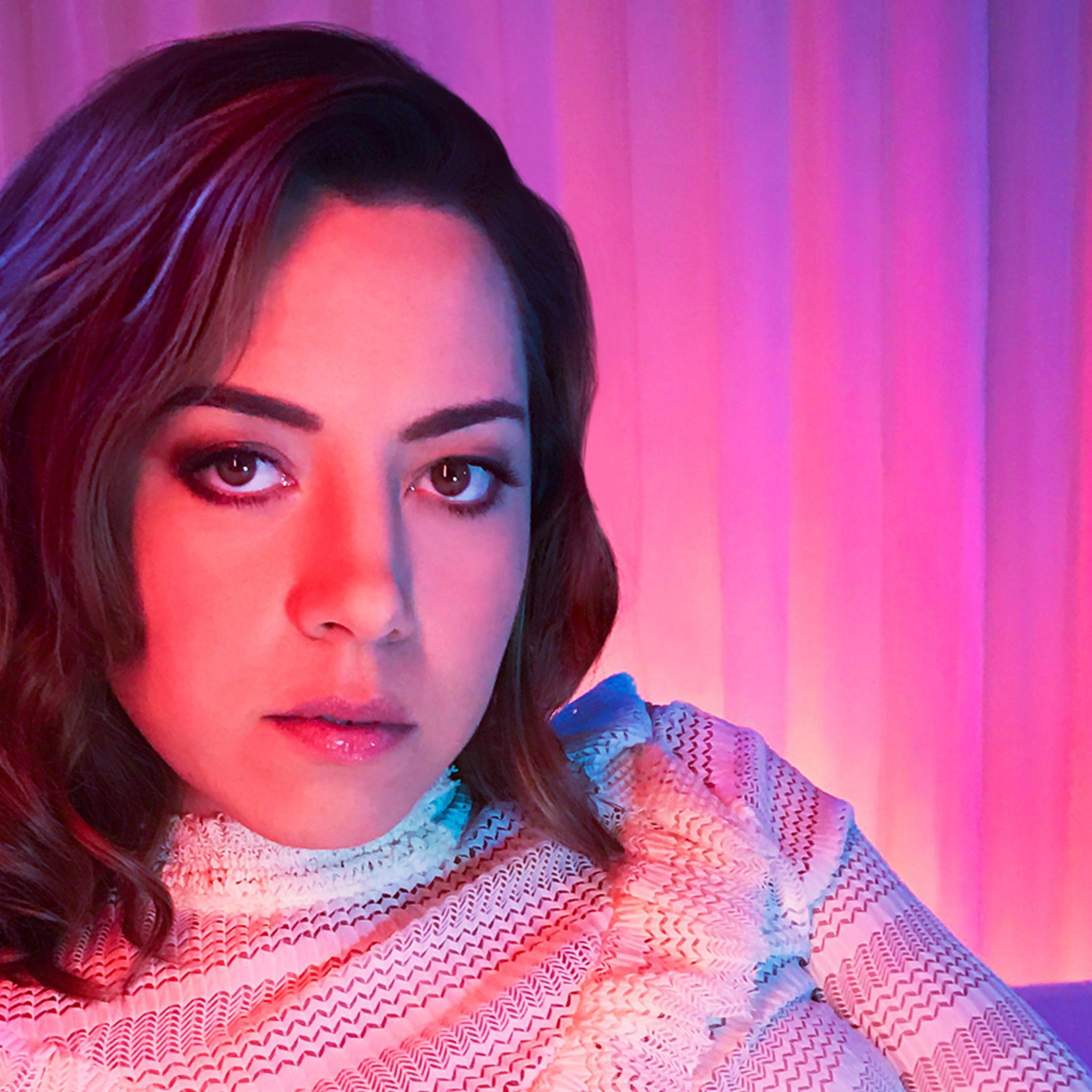 2048x2048 Aubrey Plaza 2019 Wallpaper